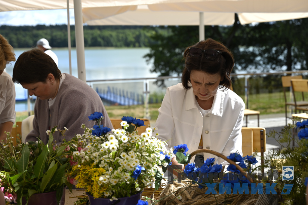 Женщины нефтехимии_встреча на турбазе_1.JPG